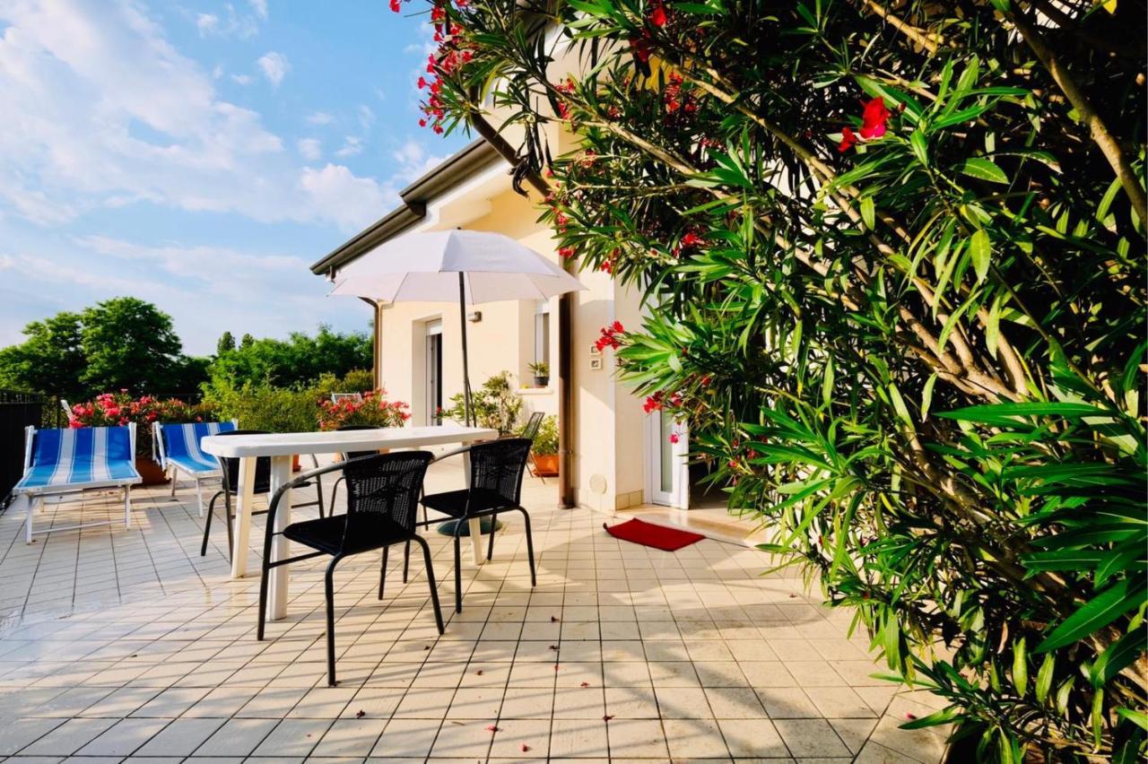 Appartamento In Villa Daniela Con Piscina Privata Carraro Immobiliare Jesolo - Family Apartments Exterior foto